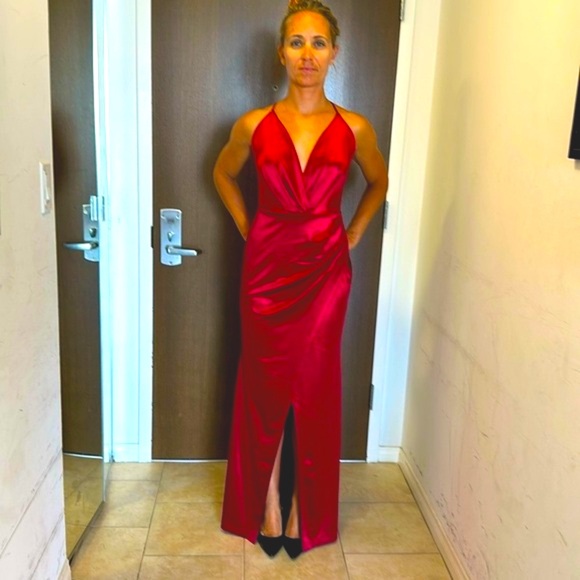 BRAND NEW Lulu’s Deep Red Plunge Drape Slit Dress with Adjustable Straps - Picture 6 of 15